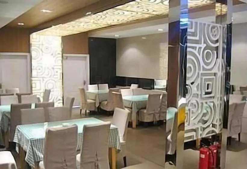 هتل Xining Communications Business