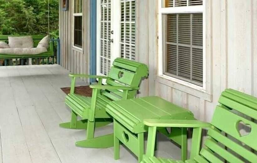 Country 2 Bedrooms, 1 Baths, Sleeps 6 Cabin By Redawning