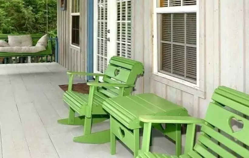 Country   2 Bedrooms, 1 Baths, Sleeps 6 Cabin By Redawning