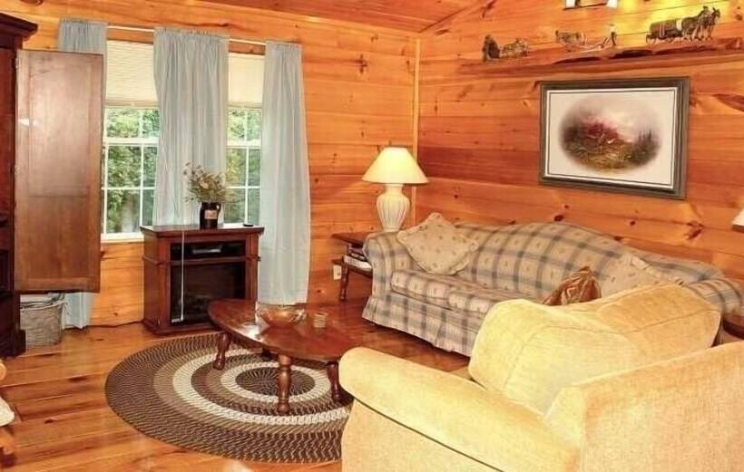 Country 2 Bedrooms, 1 Baths, Sleeps 6 Cabin By Redawning