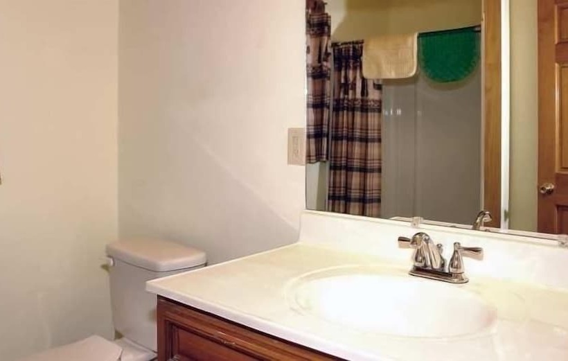 Country 2 Bedrooms, 1 Baths, Sleeps 6 Cabin By Redawning