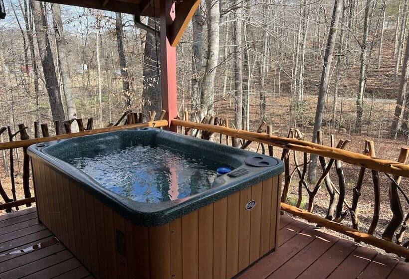 Enchanted 1 Bedrooms, 1 Baths, Sleeps 2 Cabin By Redawning