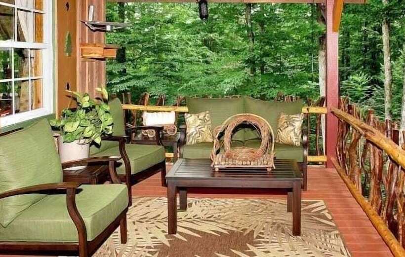 Enchanted 1 Bedrooms, 1 Baths, Sleeps 2 Cabin By Redawning