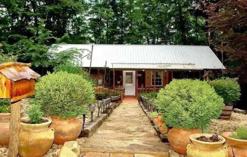 Enchanted 1 Bedrooms, 1 Baths, Sleeps 2 Cabin By Redawning