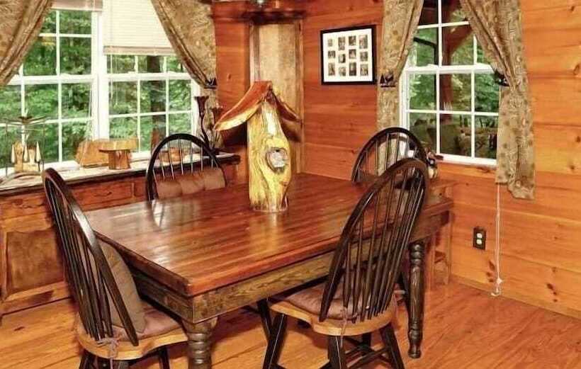 Enchanted 1 Bedrooms, 1 Baths, Sleeps 2 Cabin By Redawning