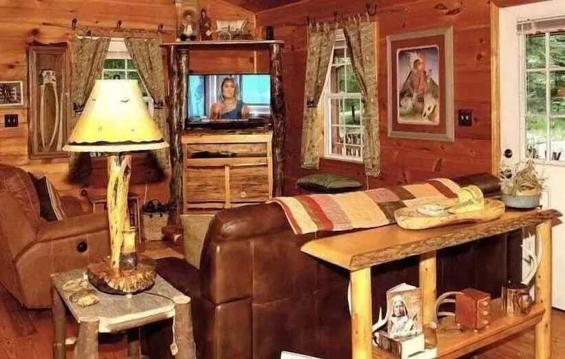 Enchanted   1 Bedrooms, 1 Baths, Sleeps 2 Cabin By Redawning