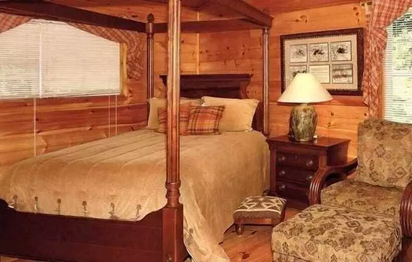 Enchanted   1 Bedrooms, 1 Baths, Sleeps 2 Cabin By Redawning