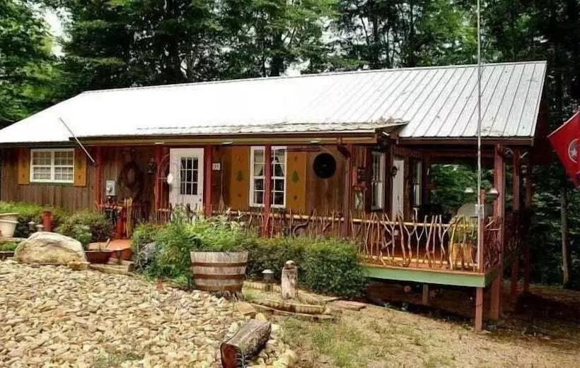Enchanted   1 Bedrooms, 1 Baths, Sleeps 2 Cabin By Redawning