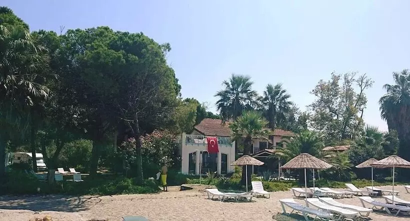 ホテル Altin Camp & Park