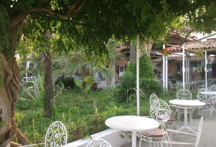 هتل Altin Camp & Park