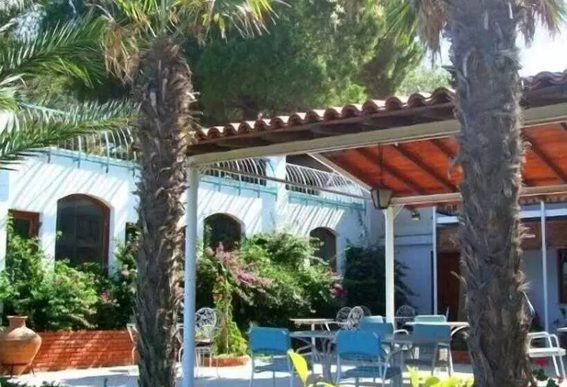 ホテル Altin Camp & Park