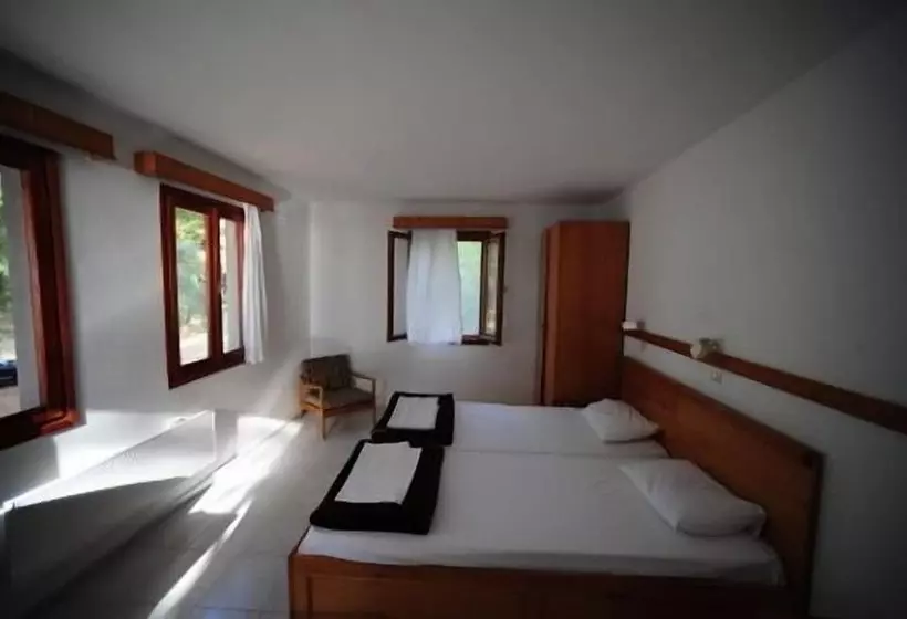 ホテル Altin Camp & Park