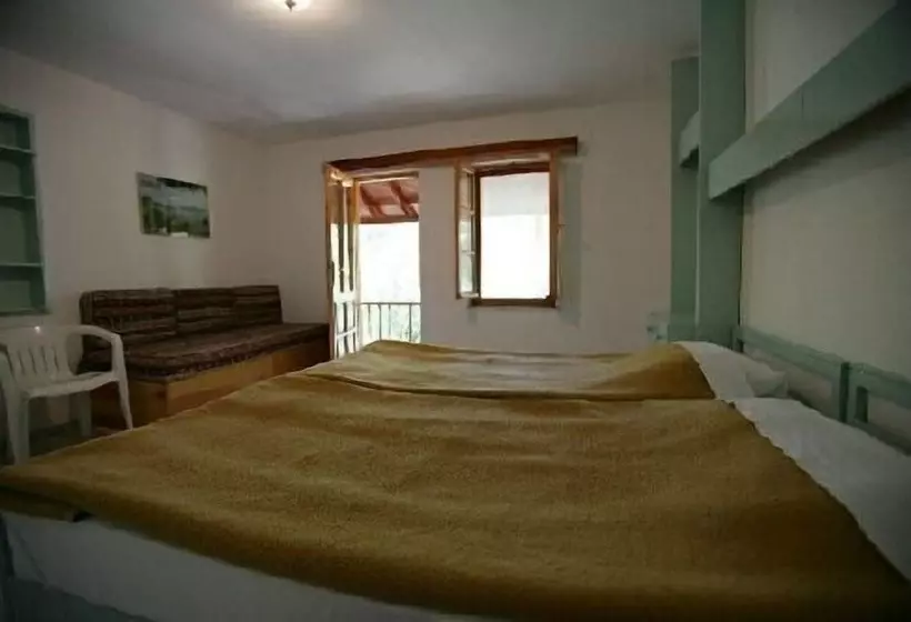 ホテル Altin Camp & Park