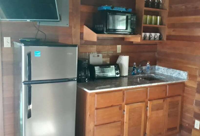 호텔 Coco's Beachfront Cabanas