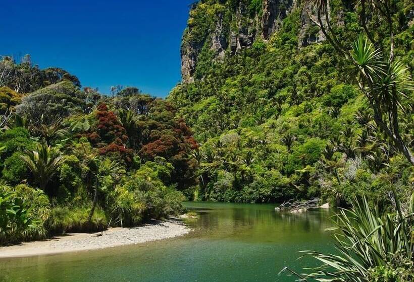 Отель Punakaiki Beach Camp
