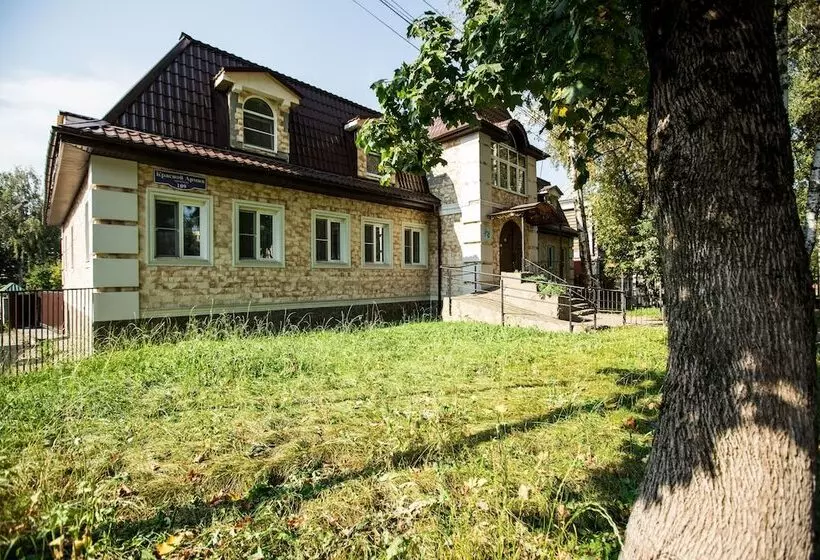 هتل Sergiev