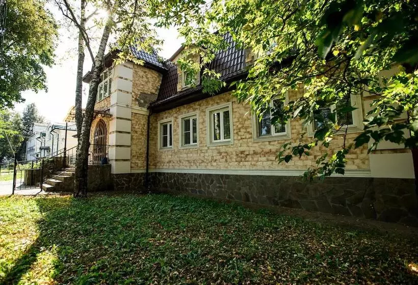 هتل Sergiev
