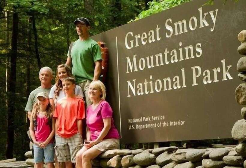 Mountain Dew   2 Bedrooms, 2 Baths, Sleeps 4 Cabin By Redawning