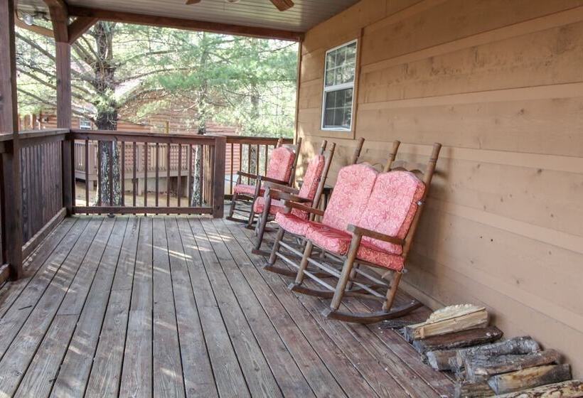 Mountain Dew   2 Bedrooms, 2 Baths, Sleeps 4 Cabin By Redawning