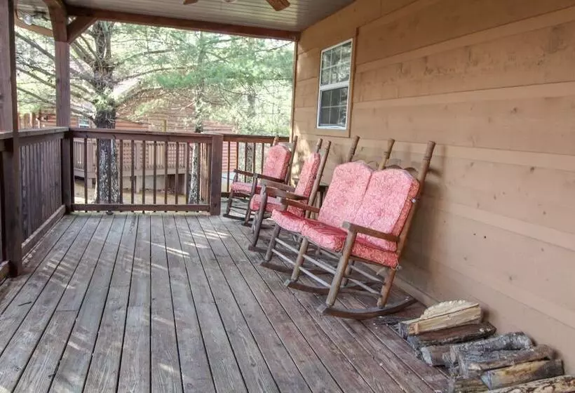 Mountain Dew   2 Bedrooms, 2 Baths, Sleeps 4 Cabin By Redawning