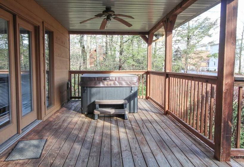 Mountain Dew   2 Bedrooms, 2 Baths, Sleeps 4 Cabin By Redawning