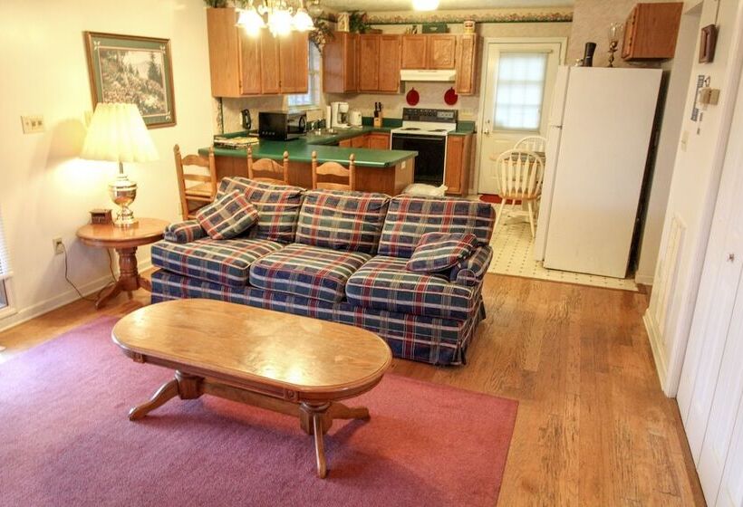 Mountain Dew   2 Bedrooms, 2 Baths, Sleeps 4 Cabin By Redawning