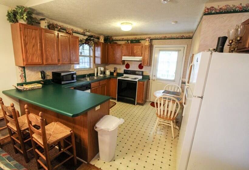 Mountain Dew   2 Bedrooms, 2 Baths, Sleeps 4 Cabin By Redawning