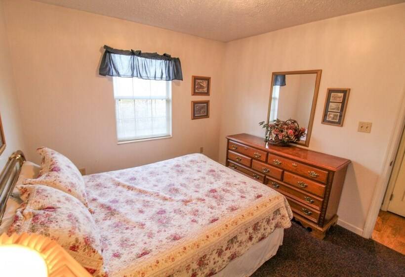 Mountain Dew   2 Bedrooms, 2 Baths, Sleeps 4 Cabin By Redawning