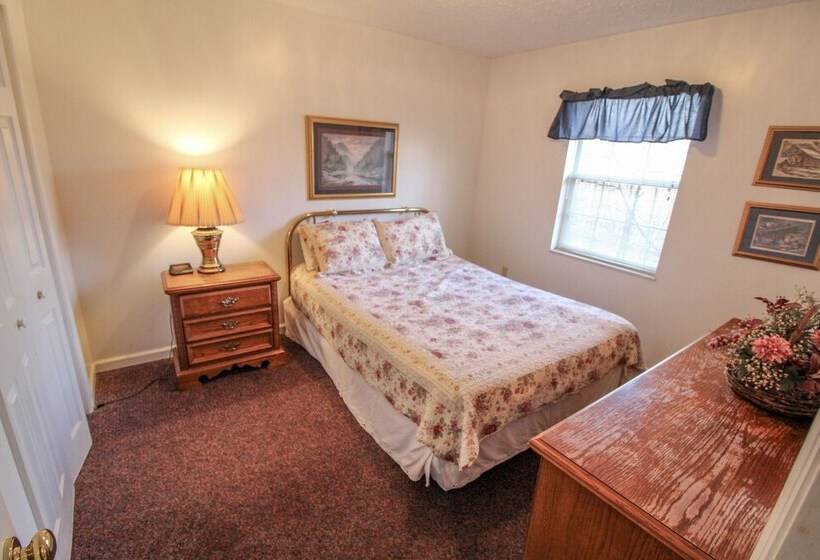 Mountain Dew   2 Bedrooms, 2 Baths, Sleeps 4 Cabin By Redawning