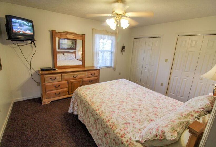 Mountain Dew   2 Bedrooms, 2 Baths, Sleeps 4 Cabin By Redawning