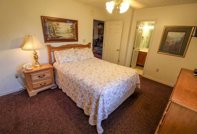 Mountain Dew   2 Bedrooms, 2 Baths, Sleeps 4 Cabin By Redawning