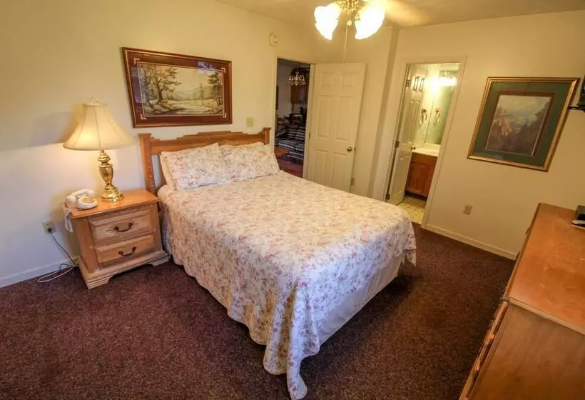 Mountain Dew   2 Bedrooms, 2 Baths, Sleeps 4 Cabin By Redawning