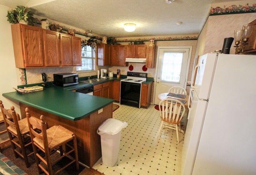 Mountain Dew   2 Bedrooms, 2 Baths, Sleeps 4 Cabin By Redawning