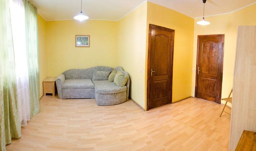 בית מלון כפרי Dzvinka