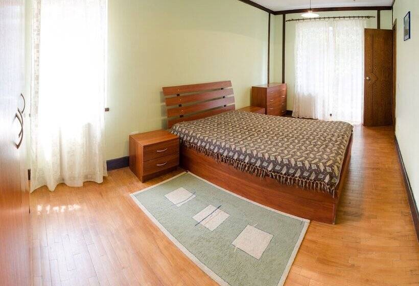 בית מלון כפרי Dzvinka