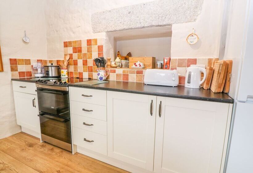 Poldowrian Farmhouse