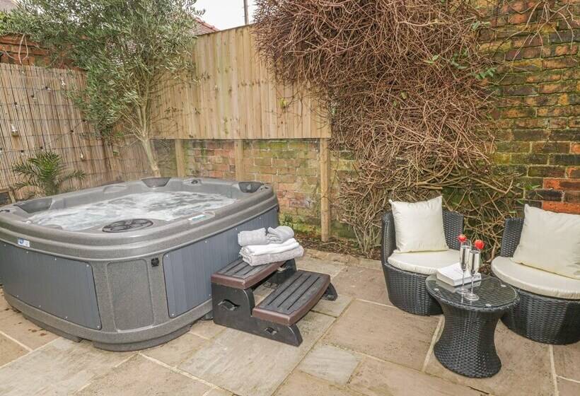 Royal Victoria House