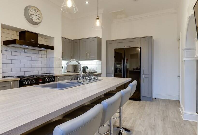 Royal Victoria House