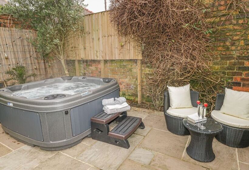 Royal Victoria House