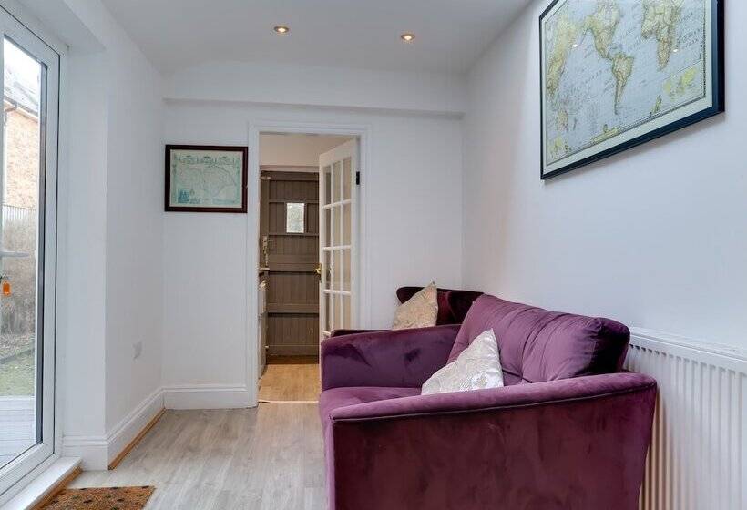 Royal Victoria House