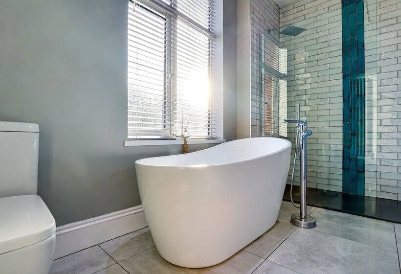 Royal Victoria House