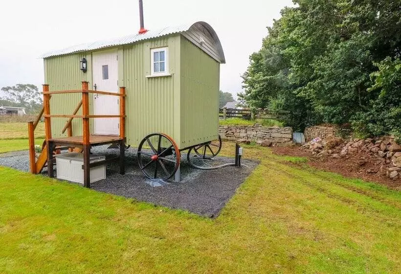 Shepherds Hut   The Hurdle