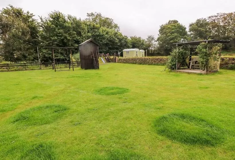 Shepherds Hut   The Hurdle