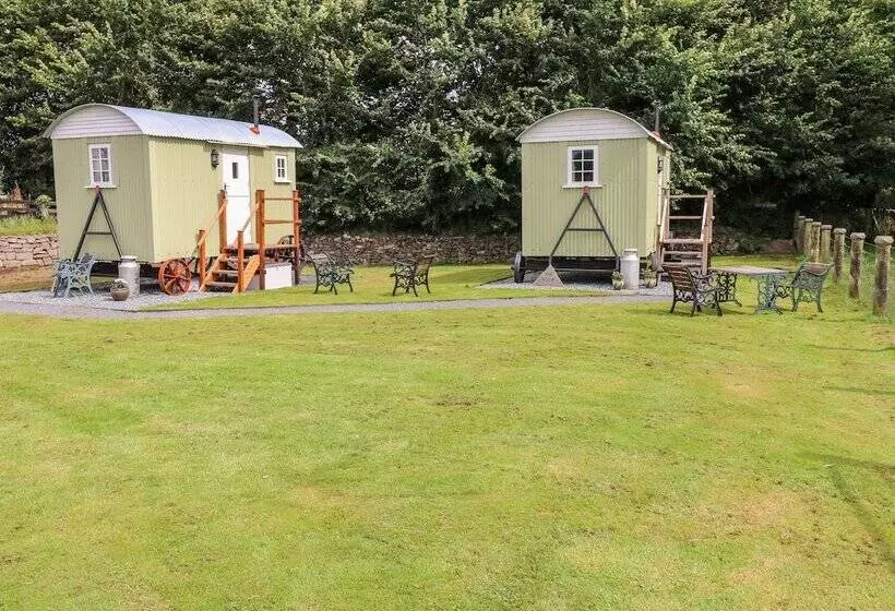 Shepherds Hut   The Hurdle