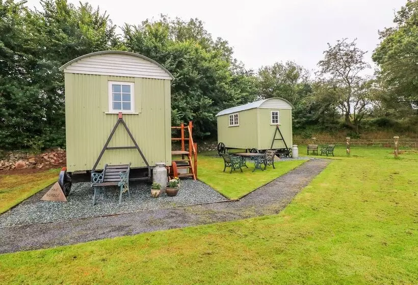 Shepherds Hut   The Hurdle