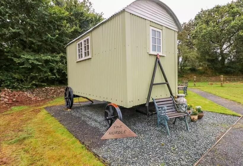 Shepherds Hut   The Hurdle
