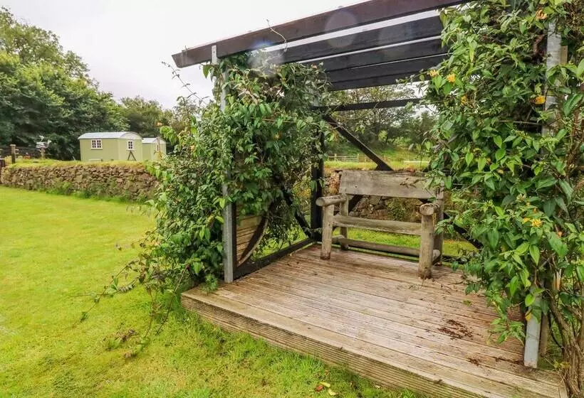 Shepherds Hut   The Hurdle