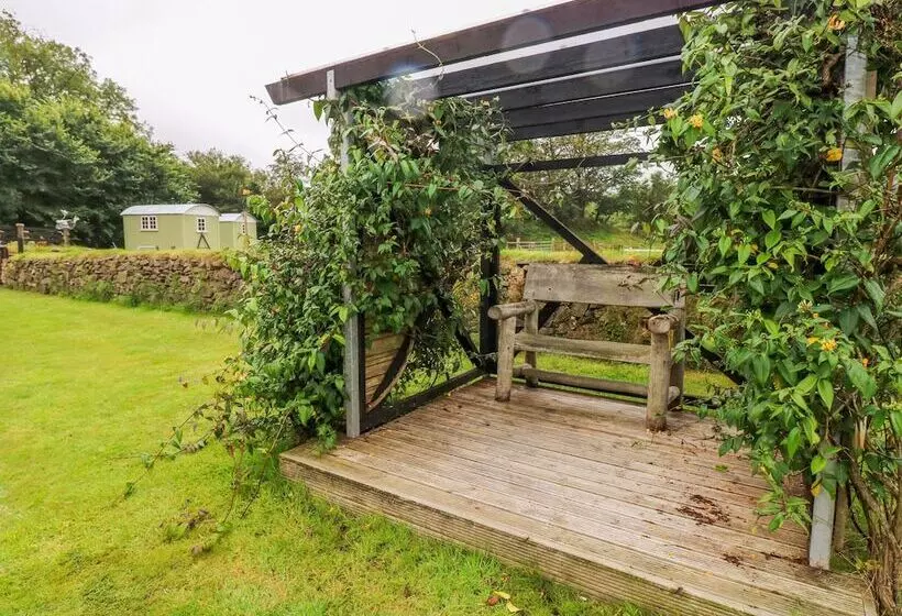 Shepherds Hut   The Hurdle