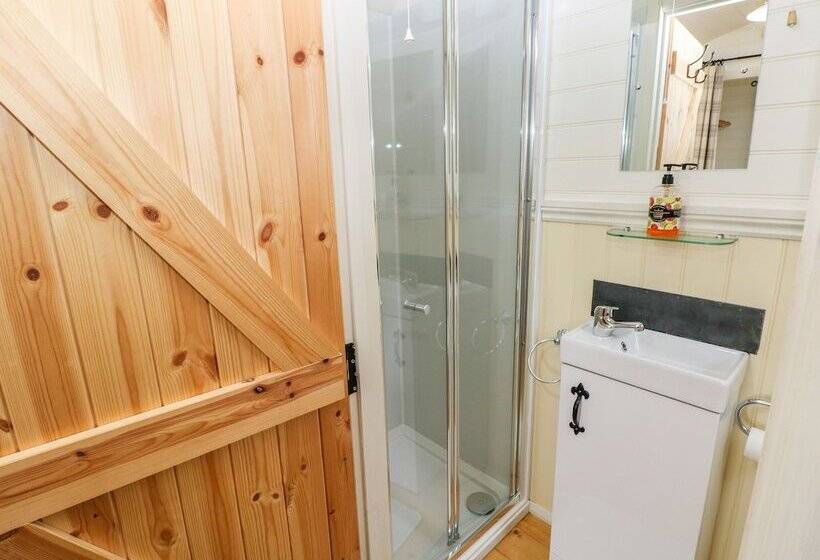 Shepherds Hut The Hurdle