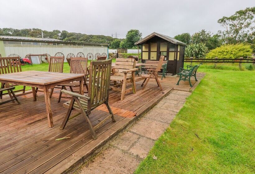 Shepherds Hut The Hurdle